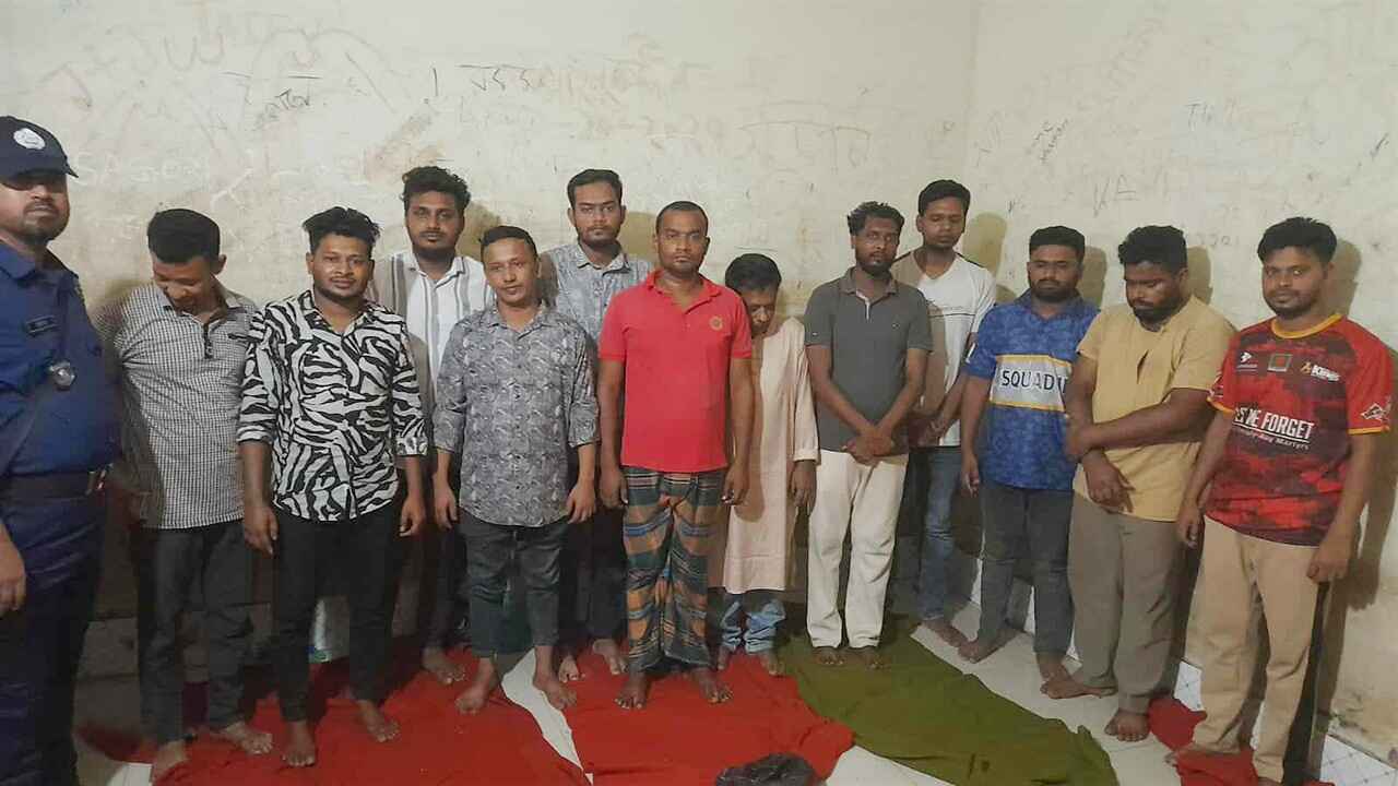 ৪০ সেকেন্ডের ঝটিকা মিছিল, ছাত্রলীগের ১২ কর্মী গ্রেপ্তার